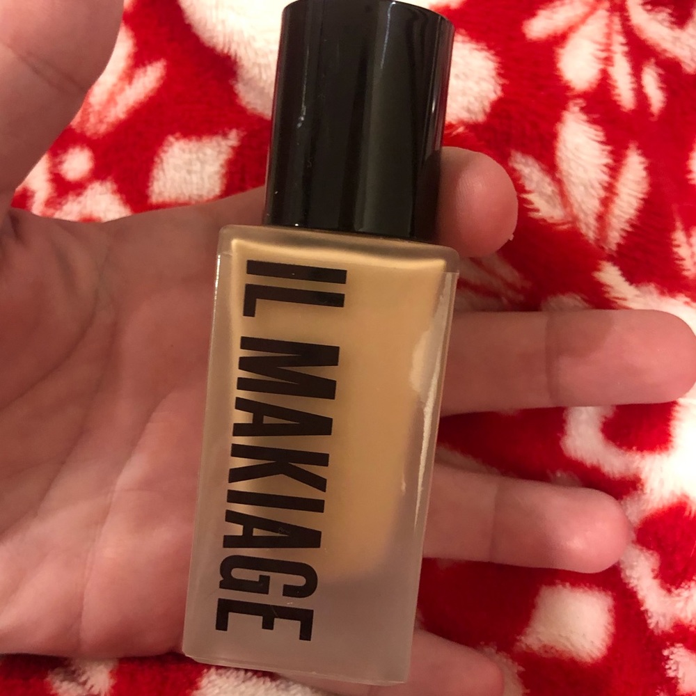 🖤 IL Makiage Foundation Shade 35 💋